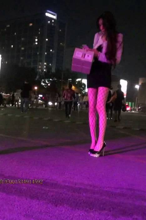 [街拍视频]00102诱人的包臀裙高跟美少妇