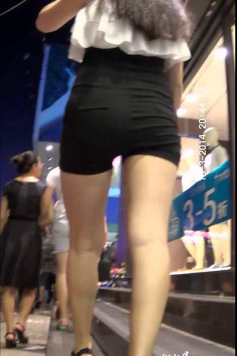 [街拍客视频]jx0028 黑色高腰短裤丰满翘臀MM
