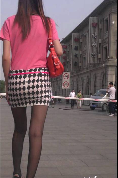 [街拍客视频]jx0682 极品高跟黑丝超短裙宽臀美女